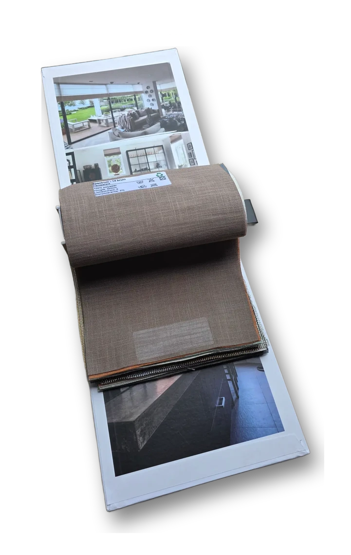 Geopend BlindDesign collectieboek met stofstalen