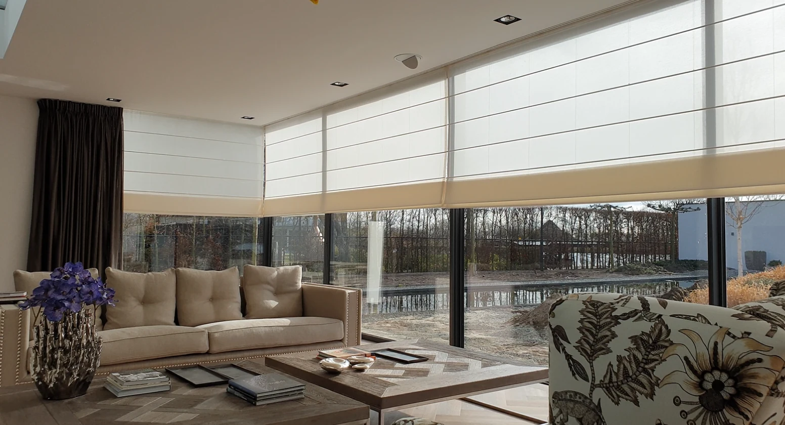 Gerealiseerd project met elektrische vouwgordijnen van BlindDesign